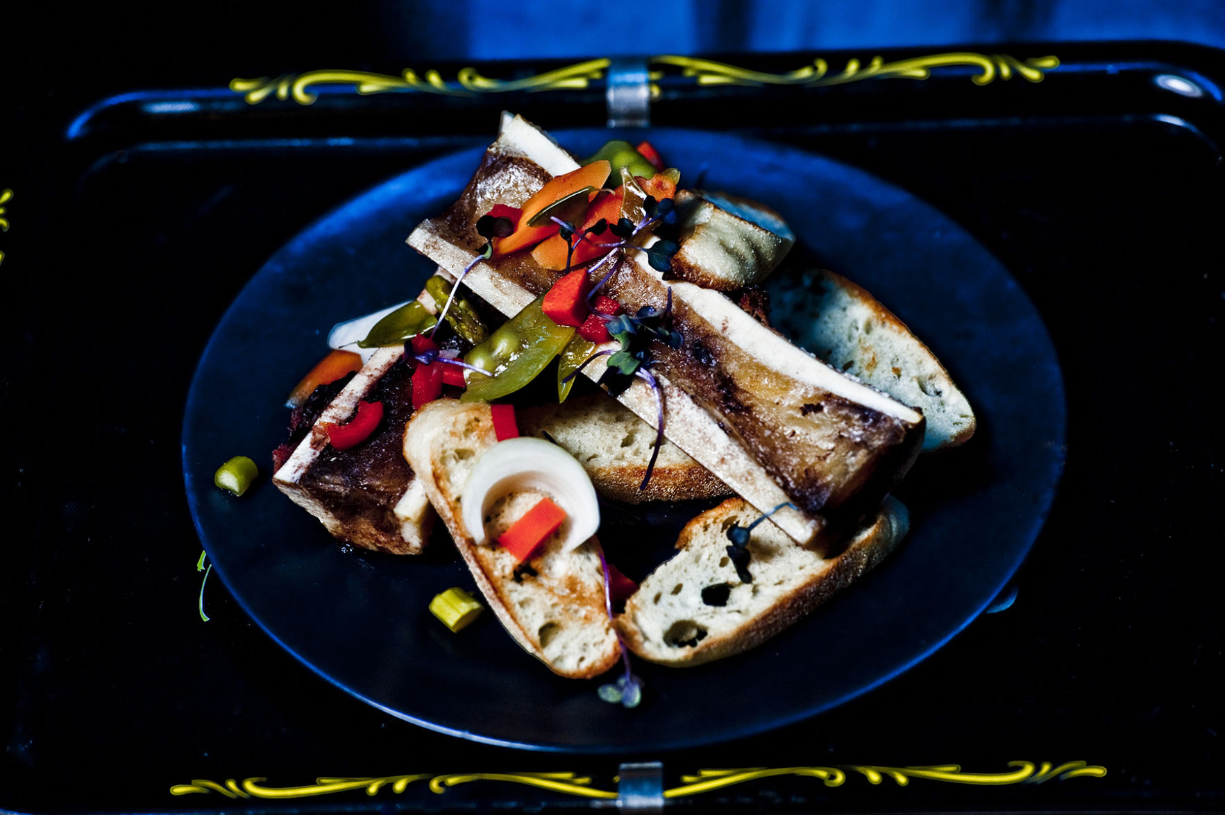 Bone marrow with veggies and baguette